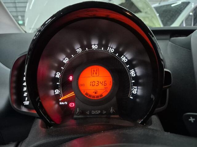 Toyota AYGO 1.0 VVT-i x-Joy AUT! Camera! Carplay! Apk 12-2027! VERWACHT!!