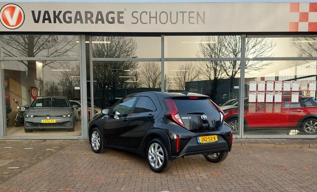 Toyota AYGO X 1.0 VVT-i MT first