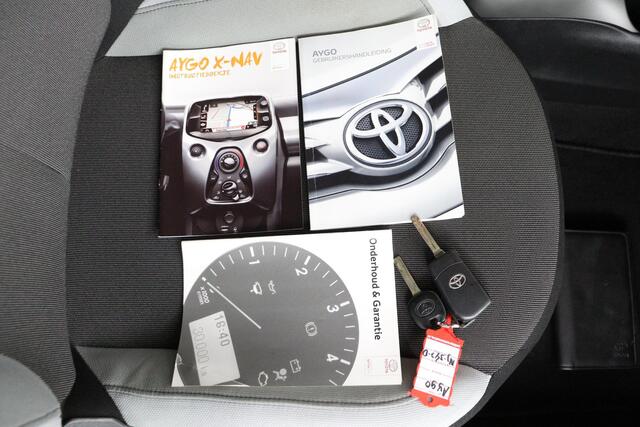 Toyota AYGO 1.0 VVT-i x-play | Airco | Navigatie | Achteruitrijcamera |