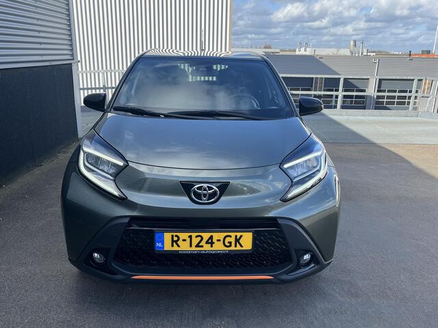 Toyota AYGO X 1.0 VVT-i S-CVT Limited Zeer lage KM stand! Parkeersensoren, JBL, achteruitrij camera, stoelverwarming, navigatie Apple CarPlay/Android Auto, NL-auto & automaat!