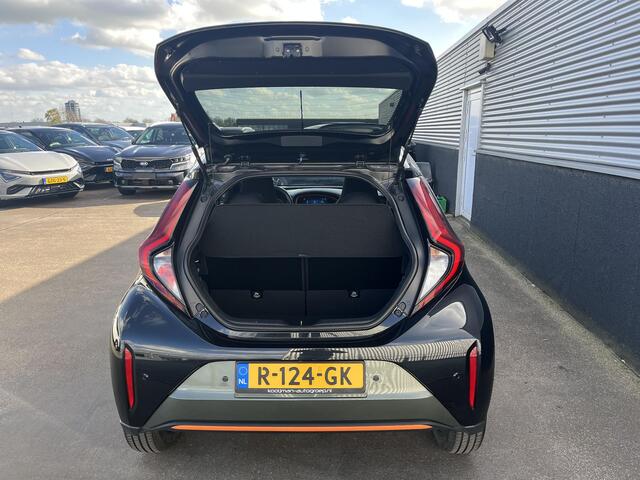 Toyota AYGO X 1.0 VVT-i S-CVT Limited Zeer lage KM stand! Parkeersensoren, JBL, achteruitrij camera, stoelverwarming, navigatie Apple CarPlay/Android Auto, NL-auto & automaat!