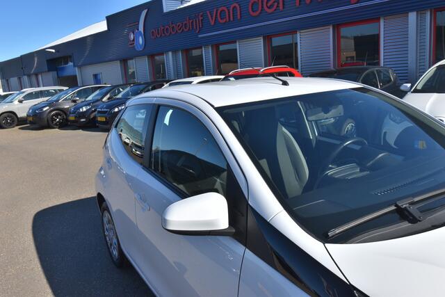 Toyota AYGO 1.0 VVT-i x-play , A UITRIJ CAM , NAVI VIA APP , BL TOOTH , AIRCO ,