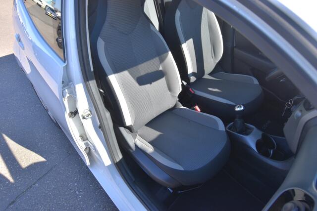 Toyota AYGO 1.0 VVT-i x-play , A UITRIJ CAM , NAVI VIA APP , BL TOOTH , AIRCO ,