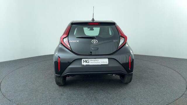 Toyota AYGO X Hybrid 115 play