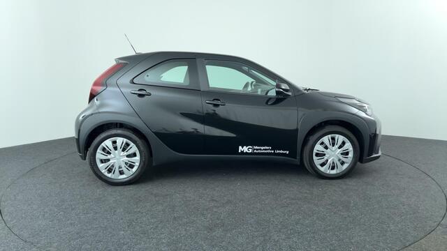 Toyota AYGO X Hybrid 115 play
