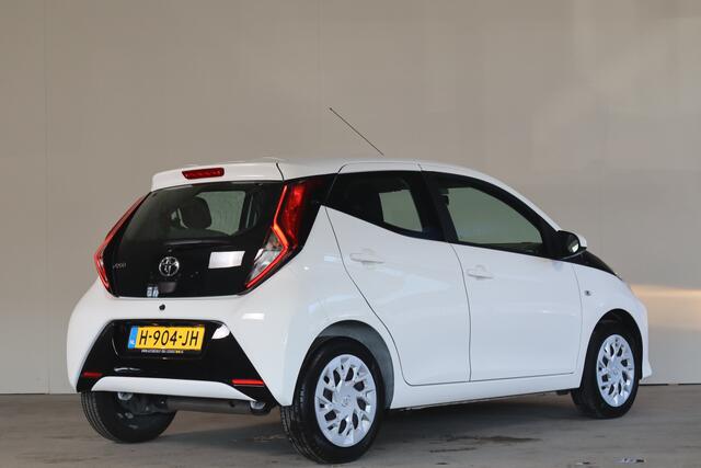 Toyota AYGO 1.0 VVT-i x-play - NL- Auto!!! Airco I Apple I Led D