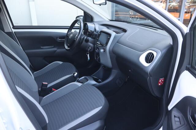 Toyota AYGO 1.0 VVT-i x-play - NL- Auto!!! Airco I Apple I Led D