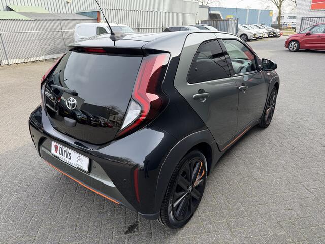 Toyota AYGO X 1.0 VVT-i MT Limited (Camera - Automatische Airco - Stoelverwarming - Keyless Entry - LED - Parkeersensoren V+A - Navigatie - Adap. Cruise Controle - 18")