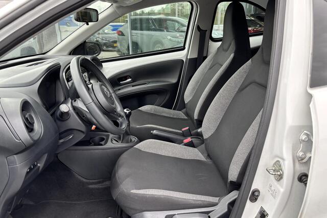 Toyota AYGO X 1.0 VVT-i MT Play, Apple carplay, Android auto , Parkeercamera, Adaptieve Cruise Control.