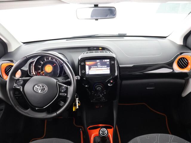 Toyota AYGO 1.0 VVT-i X-OTIC CABRIOLET 30.000 KM !! GARANTIE TOT 3-2029! LEDER.CARPLAY NAVI.AIRCO.LMV CAMERA !