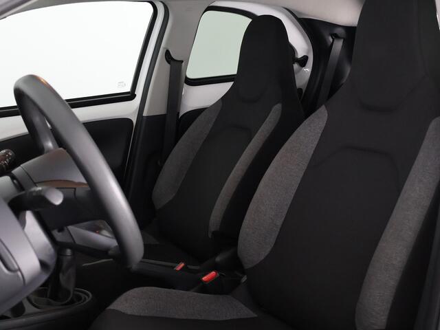 Toyota AYGO X 1.0 BLACK & WHITE SPECIAL EDITION GARANTIE 6-2033 CARPLAY NAVIGATIE.ADAPTIEVE CRUISE. SPECIAL EDITION PACK