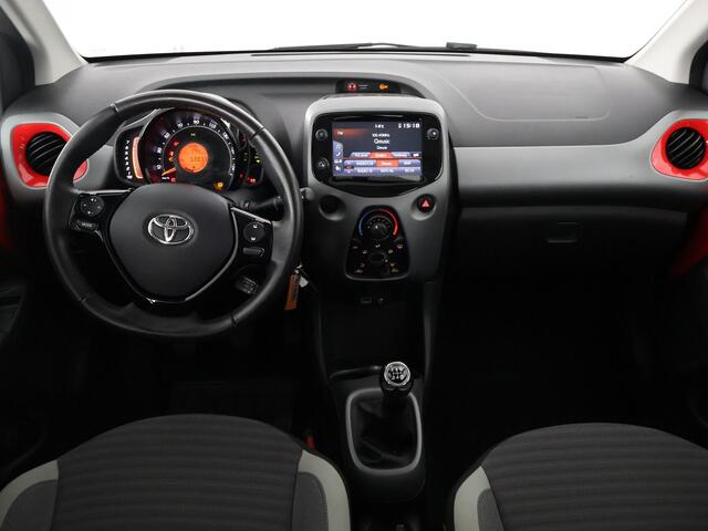 Toyota AYGO 1.0 VVT-i X-PLAY CARPLAY NAVI GARANTIE 2030* . CAMERA . DEALER ONDERHOUDEN . APPLE CARPLAY & ANDROID AUTO