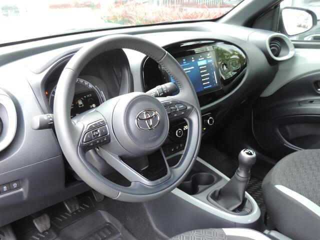 Toyota AYGO X 1.0 VVT-i MT Teamplayer - ACC | Camera | Stoelverw. | CarPlay | 17''