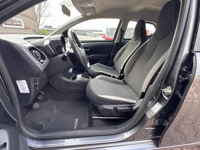 Toyota AYGO 1.0 VVT-i x-play Incl 12 maanden BOVAG garantie