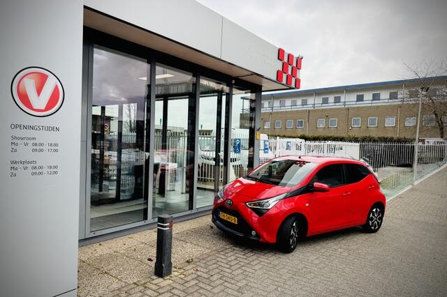 Toyota AYGO 1.0 VVT-i x-first | CAMERA | CARPLAY + ANDROID