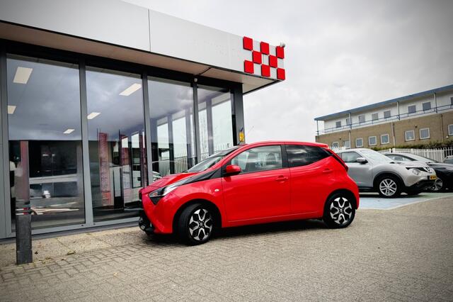Toyota AYGO 1.0 VVT-i x-first | CAMERA | CARPLAY + ANDROID