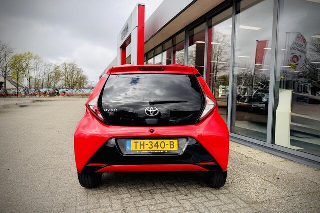 Toyota AYGO 1.0 VVT-i x-first | CAMERA | CARPLAY + ANDROID