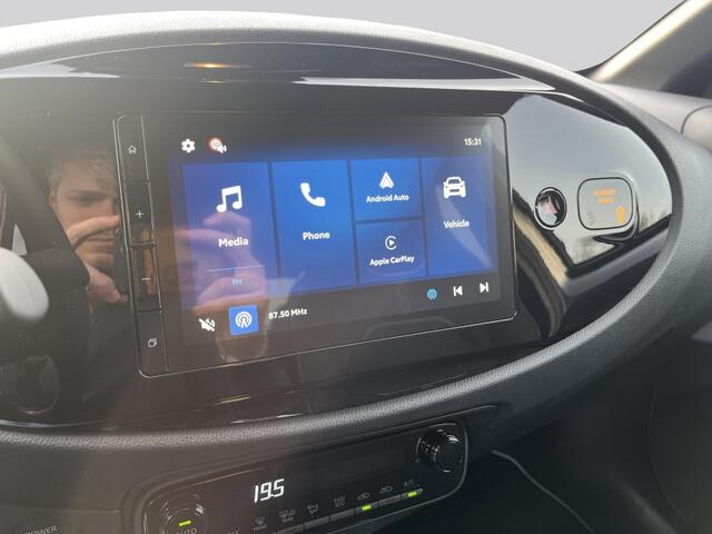 Toyota AYGO X Hybrid 115 Black Edition | Stoelverwarming | Park. Sensoren | AC