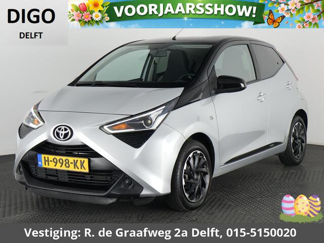 Toyota AYGO 1.0 VVT-i X-Play Bi-Tone Automaat | Apple Carplay & AndroidAUTO | Camera | 1e eigenaar | Privacy Glass |