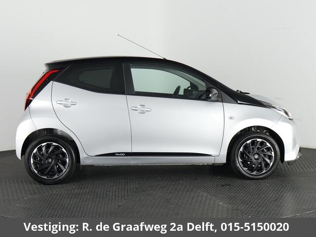 Toyota AYGO 1.0 VVT-i X-Play Bi-Tone Automaat | Apple Carplay & AndroidAUTO | Camera | 1e eigenaar | Privacy Glass |