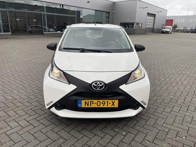 Toyota AYGO 1.0 VVT-i x-now 5 drs 54 dkm Airco nl auto