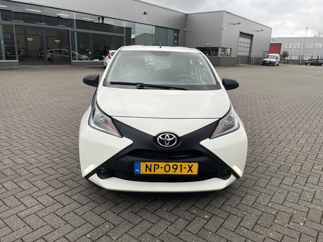 Toyota AYGO 1.0 VVT-i x-now 5 drs 54 dkm Airco nl auto