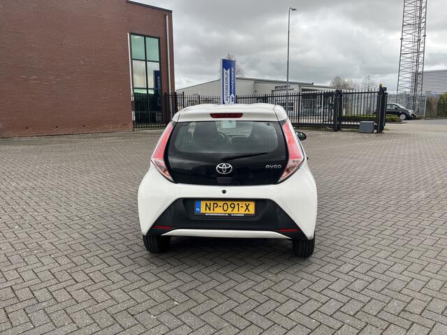 Toyota AYGO 1.0 VVT-i x-now 5 drs 54 dkm Airco nl auto