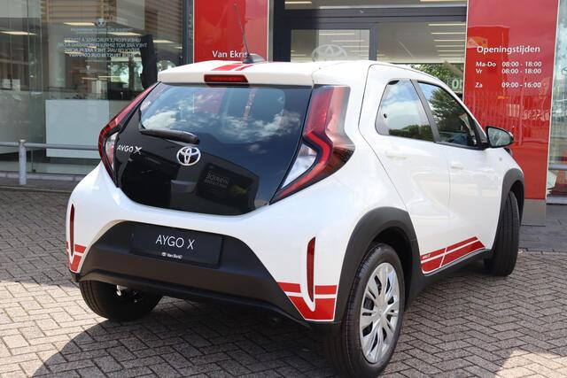 Toyota AYGO X 1.0 VVT-i Play , Rode accenten, Nieuw en direct leverbaar met ¤663,- voordeel