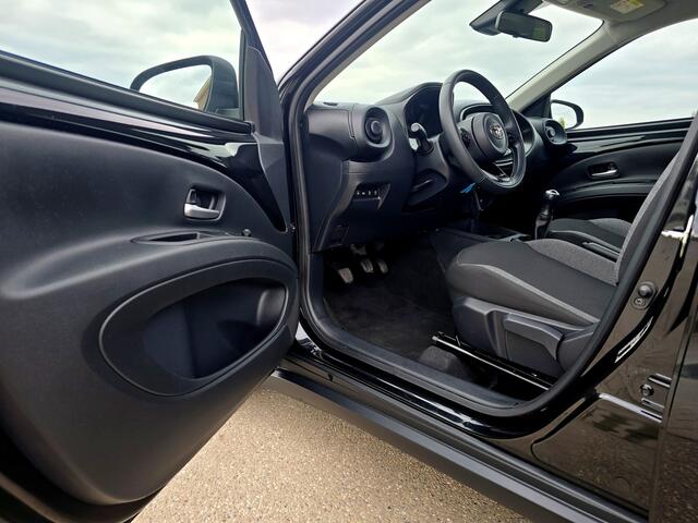 Toyota AYGO X 1.0 VVT-i MT Play - 74 Pk - Euro 6 - ParkeerCamera