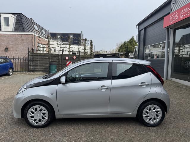 Toyota AYGO 1.0 VVT-i x-play Carplay, Camera, Airco.