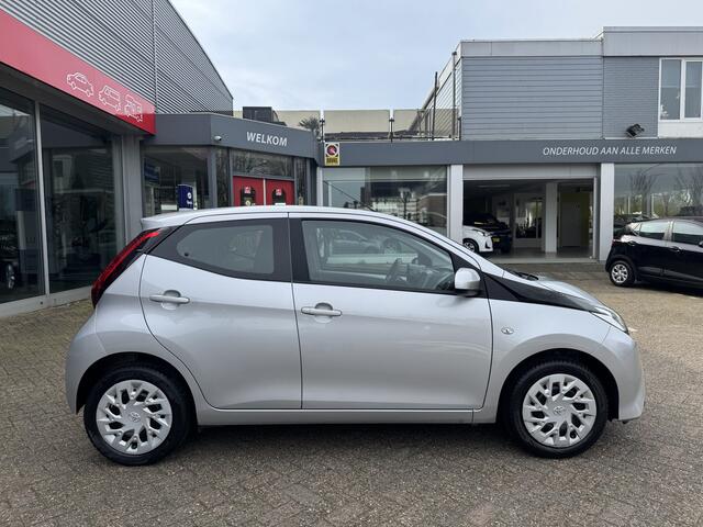 Toyota AYGO 1.0 VVT-i x-play Carplay, Camera, Airco.