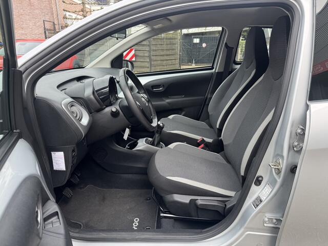 Toyota AYGO 1.0 VVT-i x-play Carplay, Camera, Airco.