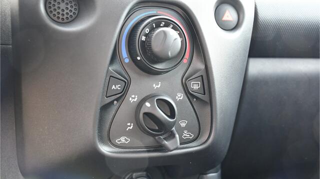 Toyota AYGO 1.0 VVT-i x-fun 5-deurs 69pk | Bluetooth | Airco | BTW-auto | 1e Eigenaar |