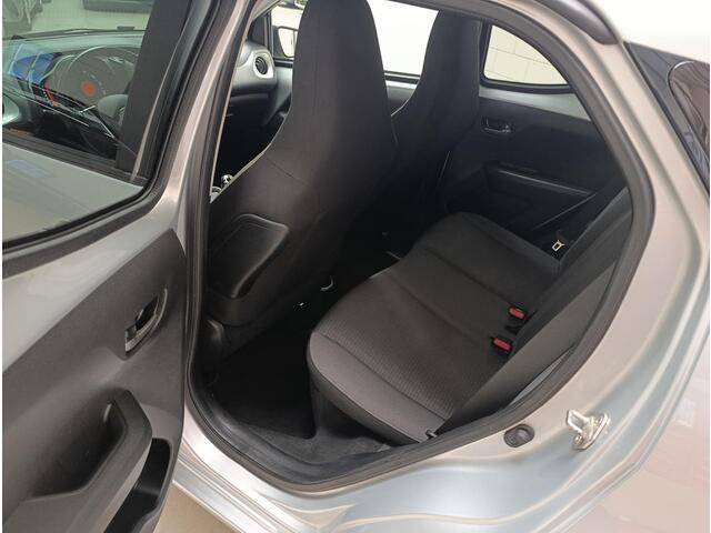 Toyota AYGO 1.0 VVT-i x-joy Airco (automatisch) | Camera | automaat | Lichtmetalen velgen
