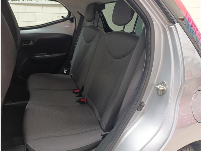 Toyota AYGO 1.0 VVT-i x-joy Airco (automatisch) | Camera | automaat | Lichtmetalen velgen