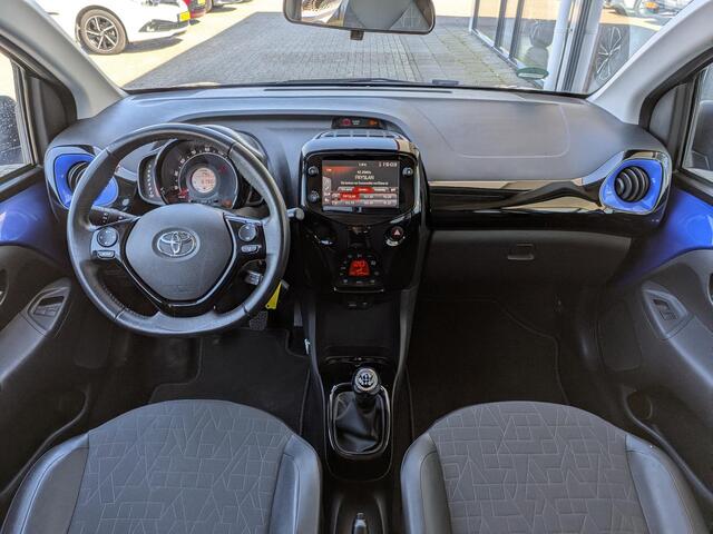 Toyota AYGO 1.0 VVT-i x-clusiv | Climate control | Half-leer | Led | Camera | Bluetooth | DAB