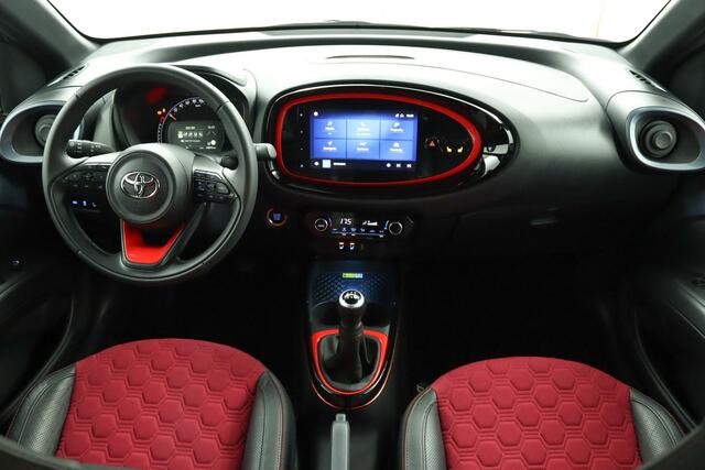 Toyota AYGO X 1.0 VVT-i MT Undercover | Adaptive Cruise Control | Apple Carplay | Android Auto | Navigatie | Parkeersensoren | Stoelverwarming |