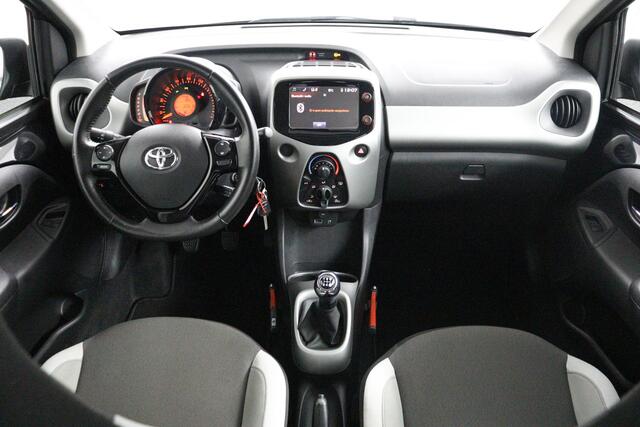 Toyota AYGO 1.0 VVT-i x-play | achteruitrijcamera | airco |