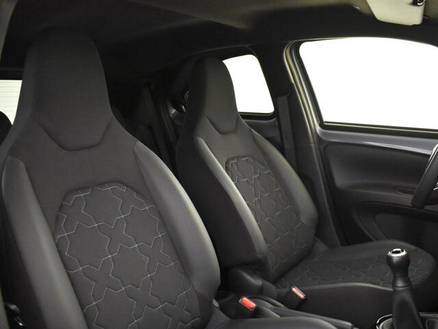 Toyota AYGO X 1.0 VVT-i MT Envy Bi Tone | DAB | Carplay | Navigatie