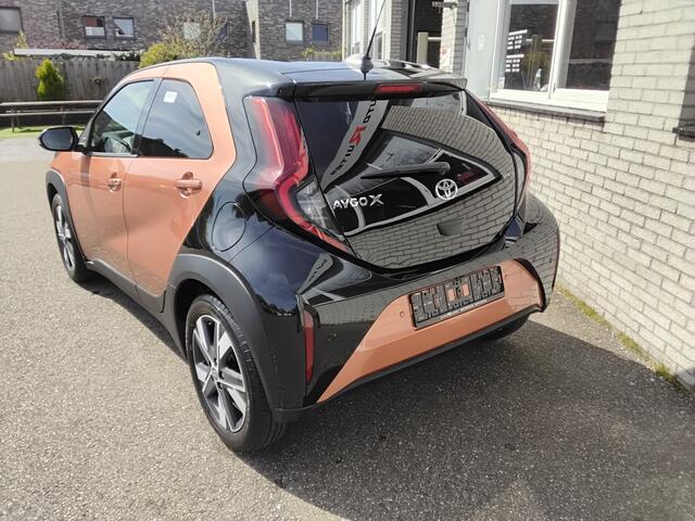 Toyota AYGO X Hybrid 115 Pulse *Easy Pack* Cinnnamon/black metallic*