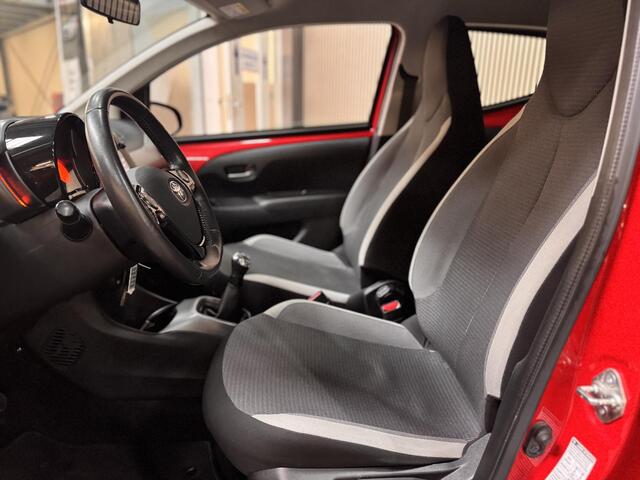 Toyota AYGO 1.0 VVT-i x-Play Airco Touchscreen Camera Apple Car Play Android Auto 5drs NL-Auto Dealeronderhouden