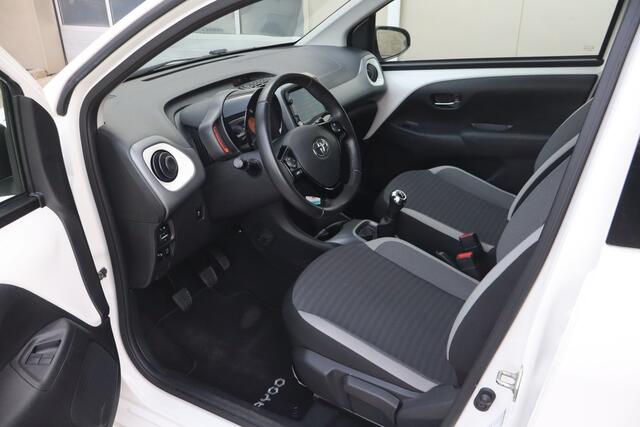 Toyota AYGO 1.0 VVT-i x-play - NL- Auto!! Camera I Airco I Apple