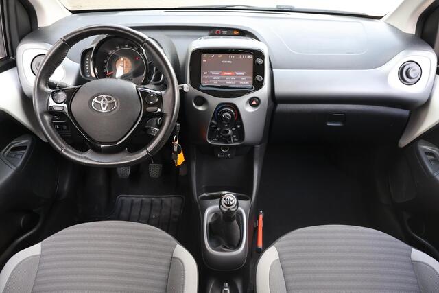 Toyota AYGO 1.0 VVT-i x-play 1e Eigenaar | Dealer Onderh | BTW | NAP | Camera | Navi | Carplay | Full Led | Start/Stop | Hill-Hold