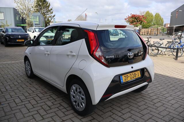 Toyota AYGO 1.0 VVT-i x-play 1e Eigenaar | Dealer Onderh | BTW | NAP | Camera | Navi | Carplay | Full Led | Start/Stop | Hill-Hold