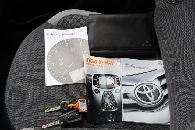 Toyota AYGO 1.0 VVT-i x-play 1e Eigenaar | Dealer Onderh | BTW | NAP | Camera | Navi | Carplay | Full Led | Start/Stop | Hill-Hold