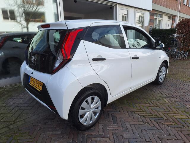 Toyota AYGO 1.0 VVT-i X-Fun 5Drs /Airco/Bluetooth/Led/Garantie