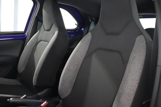 Toyota AYGO X 1.0 VVT-i MT Play, Apple carplay/Android auto, Parkeercamera, Airco!