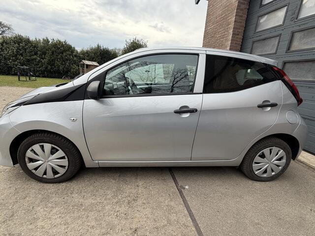 Toyota AYGO 1.0 VVT-i x-fun Airco/5DRS/LED/NAP