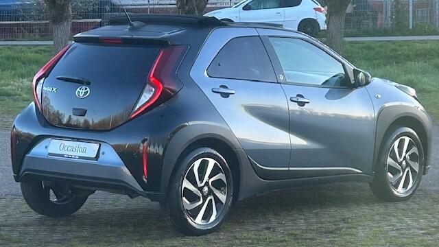 Toyota AYGO X 1.0 VVT-i S-CVT TEAM AIR AUTOMAAT 1E EIGENAAR!! CLIMATE CONTROL, APPLE CARPLAY, DAB RADIO, STOELVERWARMING, ELEC. VOUWDAK, ADAPTIVE CRUISE CONTROL, RIJBAAN ASSIST, ACHTERUITRIJCAMERA, PARKEEHULP V/A, LED LICHT, 17" L/M-VELGEN, ENZ. ENZ.