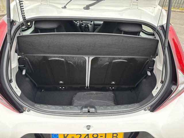 Toyota AYGO 1.0 VVT-i x-play | Apple CarPlay/Android auto | Achteruitrijcamera | Airco